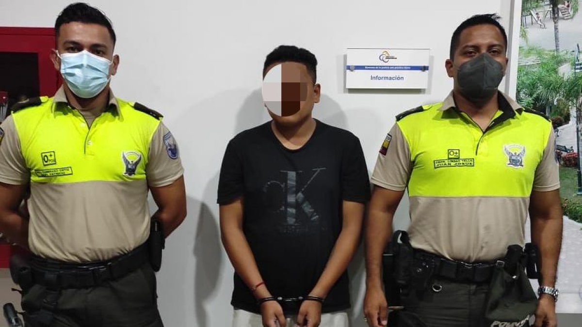 El detenido estaba a bordo de un vehículo en el momento en el que fue interceptado por la Policía.