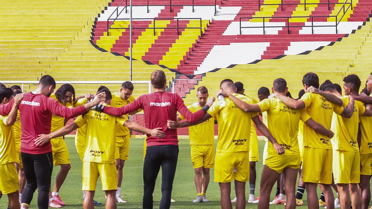 Barcelona y una oración antes del entrenamientos.