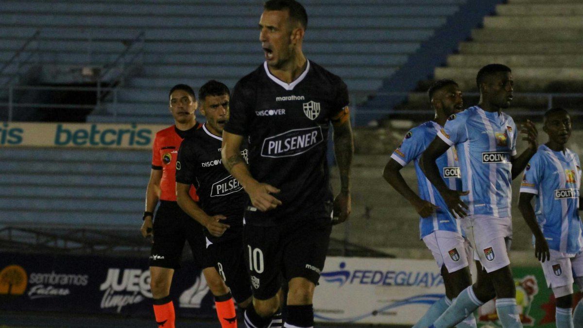 Damián Díaz convirtió el penal para Barcelona ante 9 de Octubre.