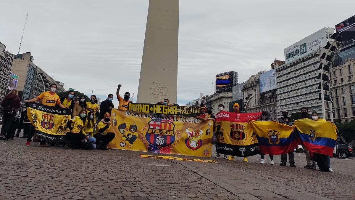 Hinchas de Barcelona en el Obelisco en Buenos Aires.