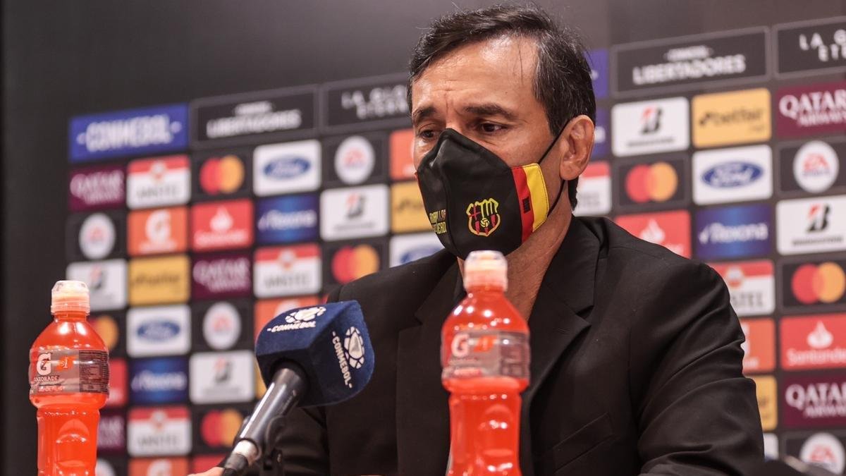 Fabián Bustos y su segunda temporada en Barcelona.