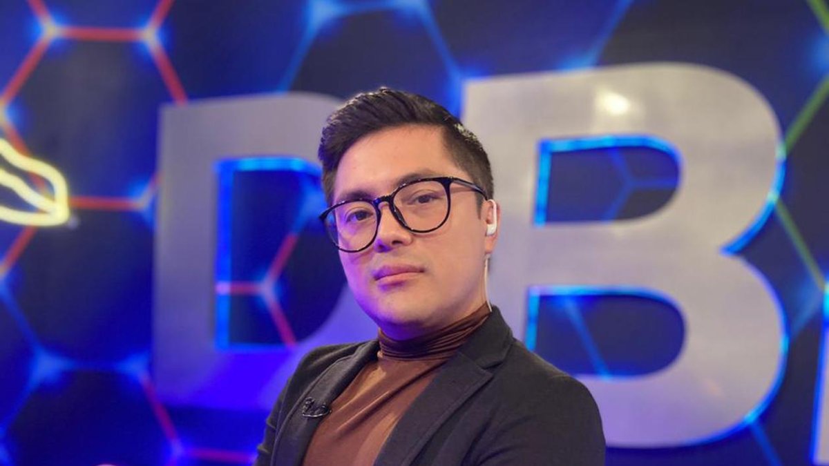 Presentador de programas de televisión, mejor conocido por su trabajo en el programa de entrevistas De Boca En Boca.