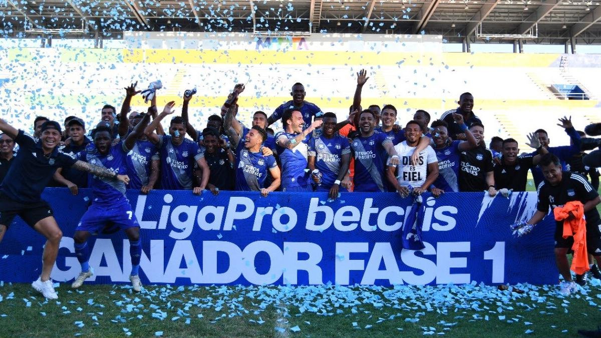 Toda la celebración azul en Manta.