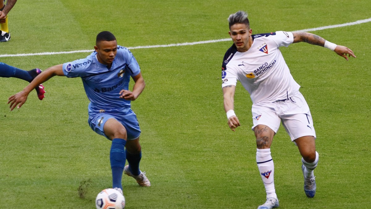 Luis Amarilla (d) será la referencia en ataque de los albos que buscan dar el golpe con un triunfo en la casa de Gremio.