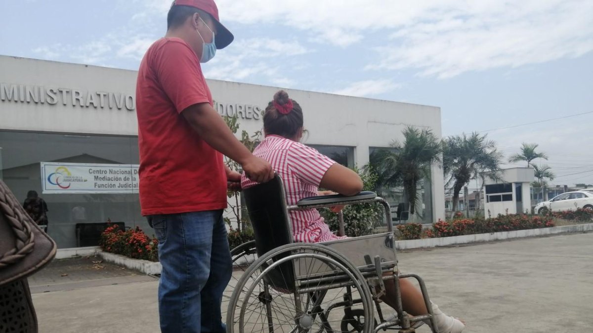 La joven salió decepcionada de la diligencia al saber que el denunciado quedó libre.