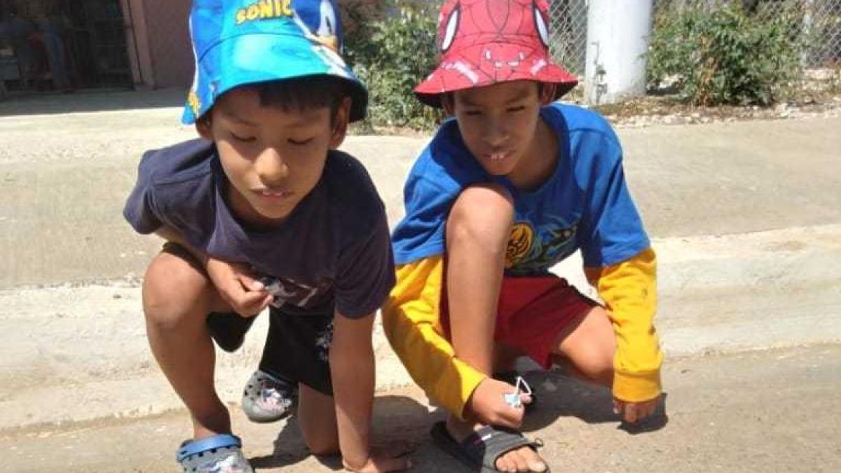 Los padres pueden entretener a sus niños y recordar cómo se divertían en épocas pasadas.