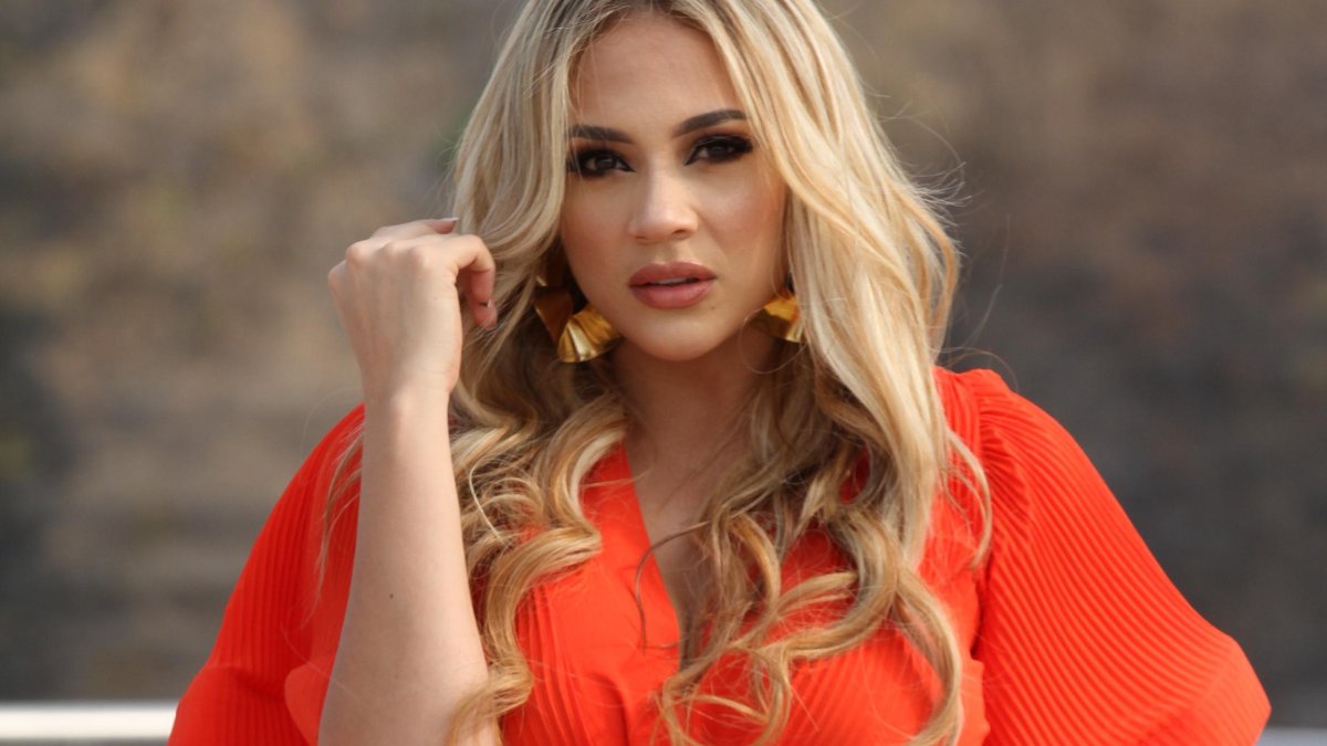 Orellana quiso incursionar en la música y recibió elogios por su voz.