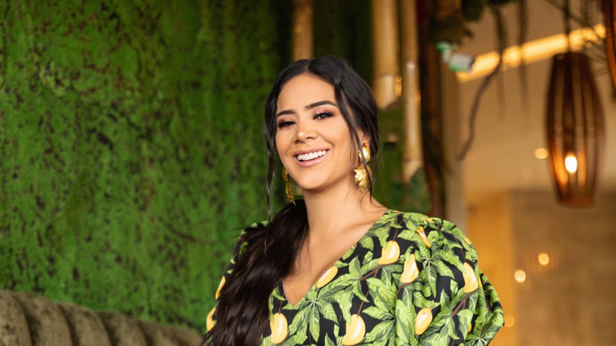 Mantiene una buena química con sus compañeros de trabajo y espera dejar una huella  positiva en la TV.