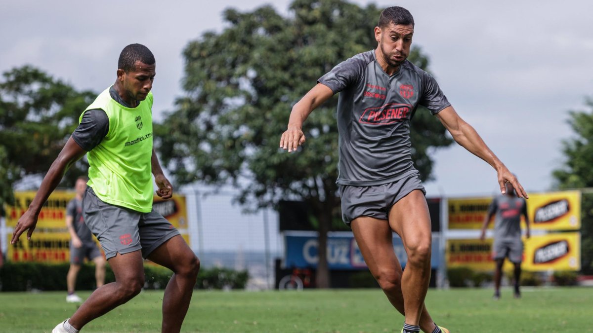 Nixon Molina y Bruno Piñatares entrenando para el partido ante Fluminense.