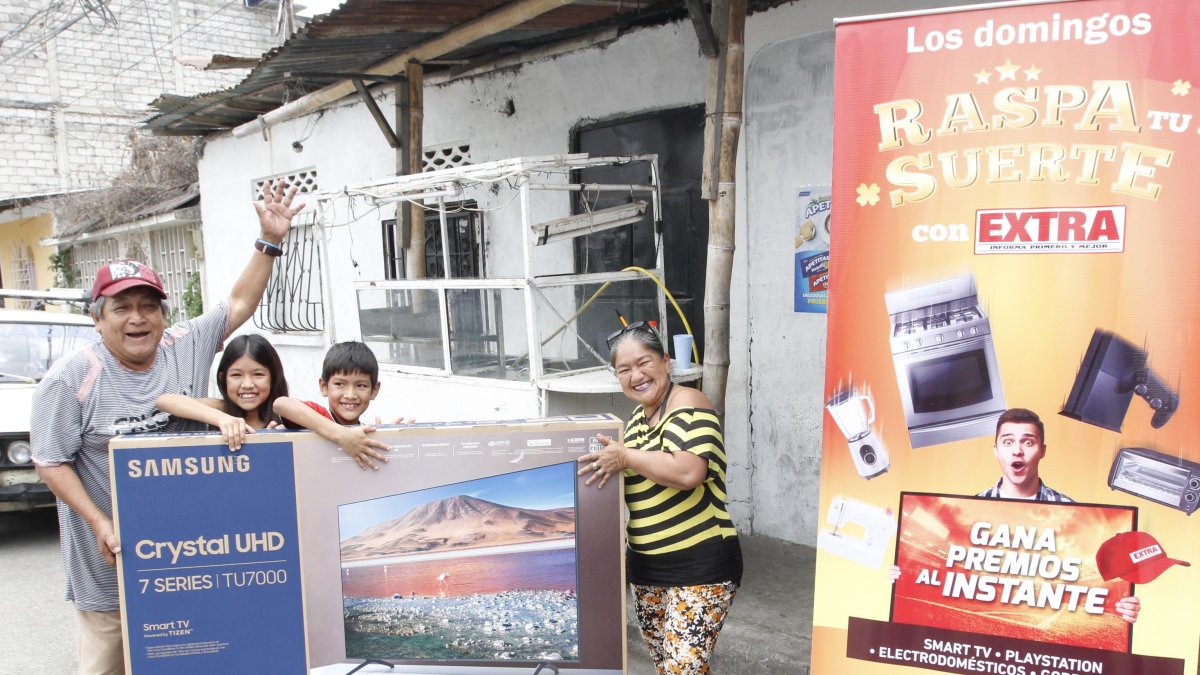 Los Freire - Hidalgo en la Isla Trinitaria con su mega premio.