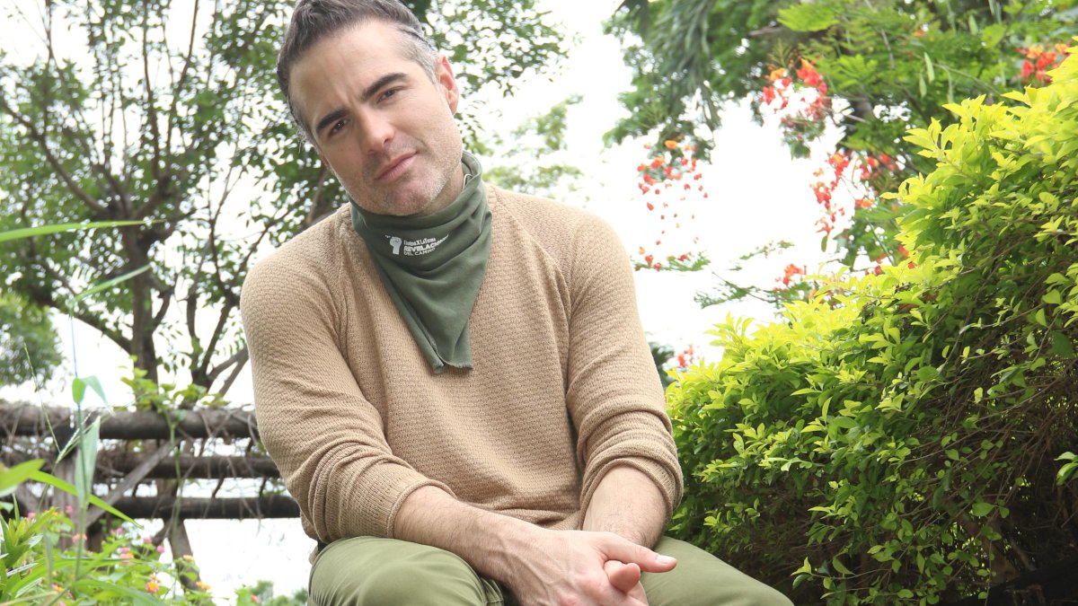 Roberto José Manrique Miranda, es un actor y modelo ecuatoriano. También se dedica al activismo.