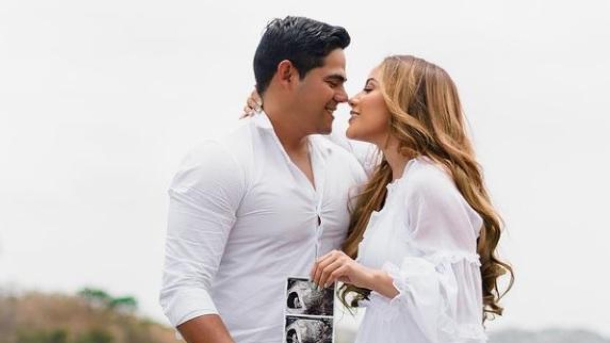 La pareja compartió una sesión de fotos en su cuenta de Instagram.