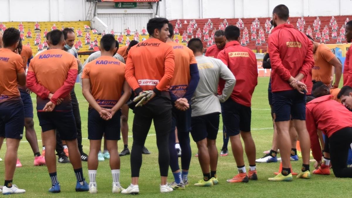 El Deportivo Cuenca ha paralizado sus entrenamientos por deudas.