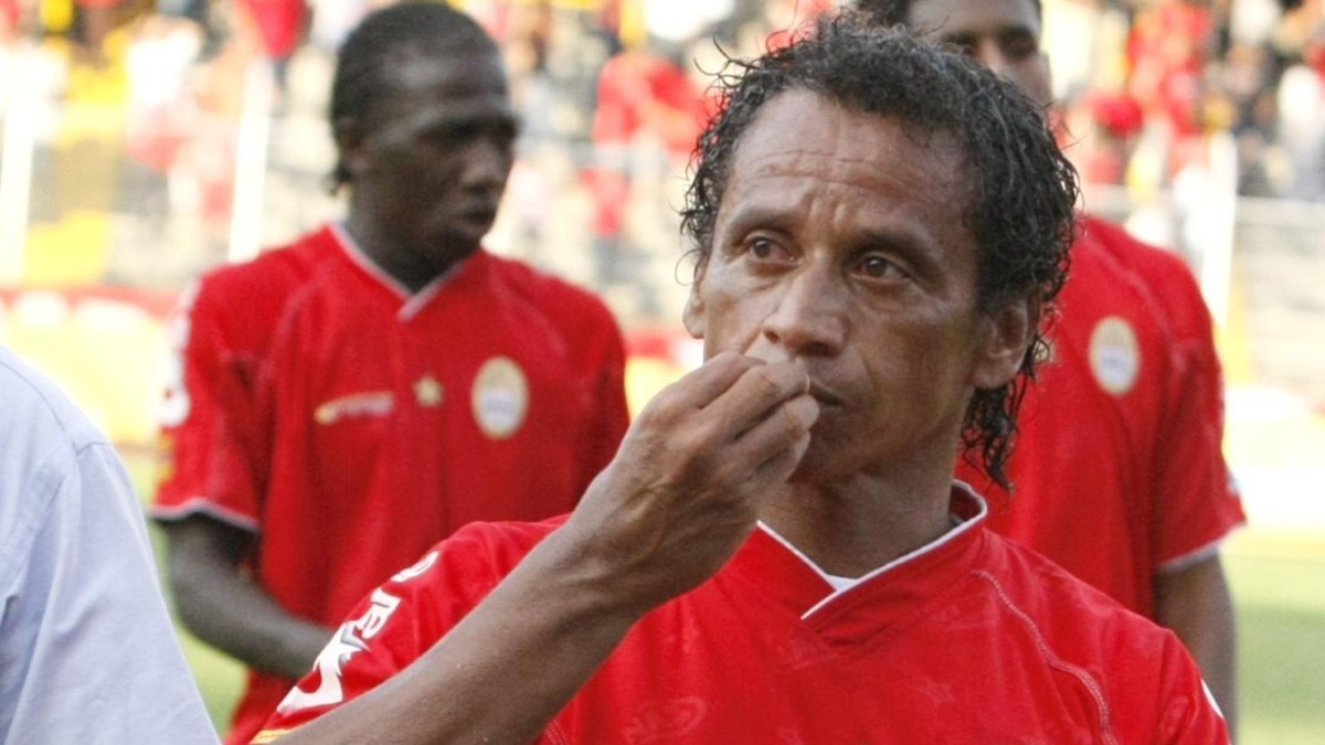 Anthony de Ävila en los 90 fue jugador del Barcelona.