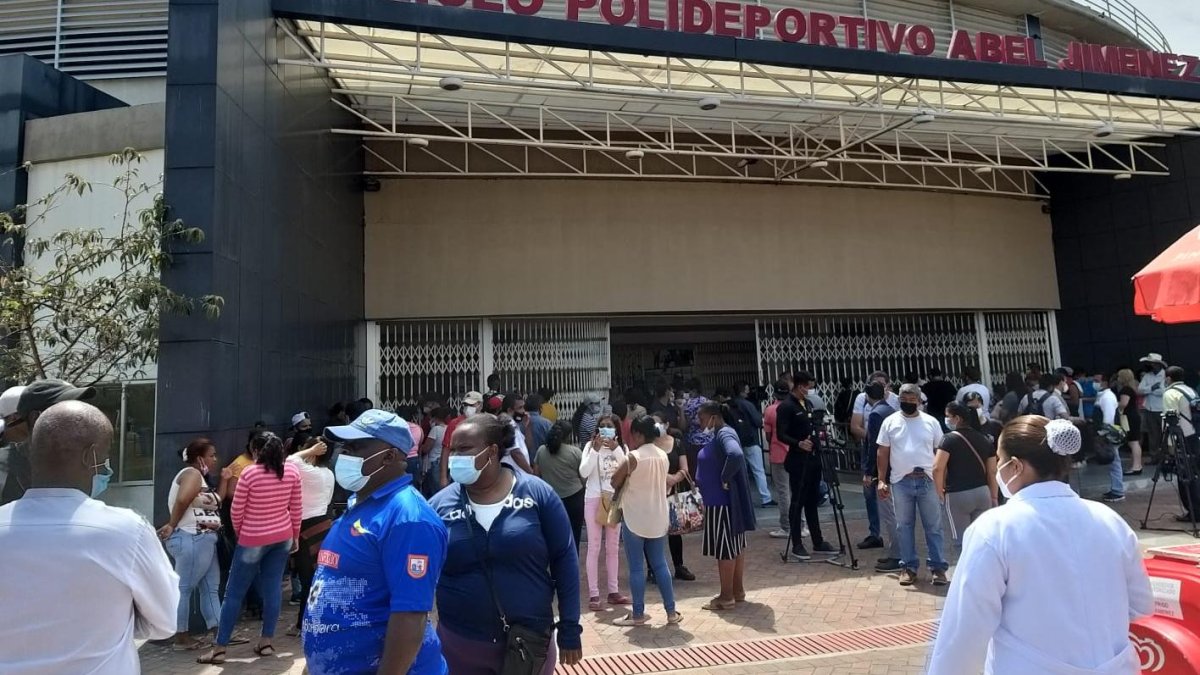 Los familiares y amigos de los reclusos de la Penitenciaría siguen indagando por la suerte de estos luego de la revuelta en la 'Peni'.