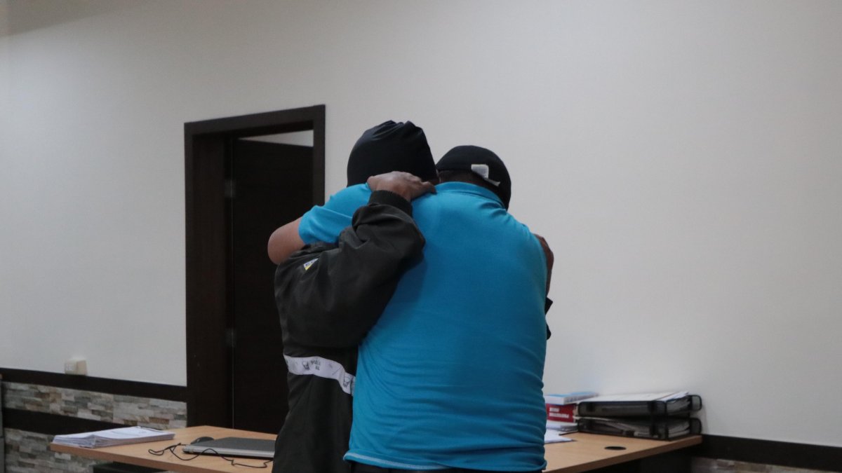 La víctima se reencontró con su esposo este jueves, tras ser liberada por agentes policiales.