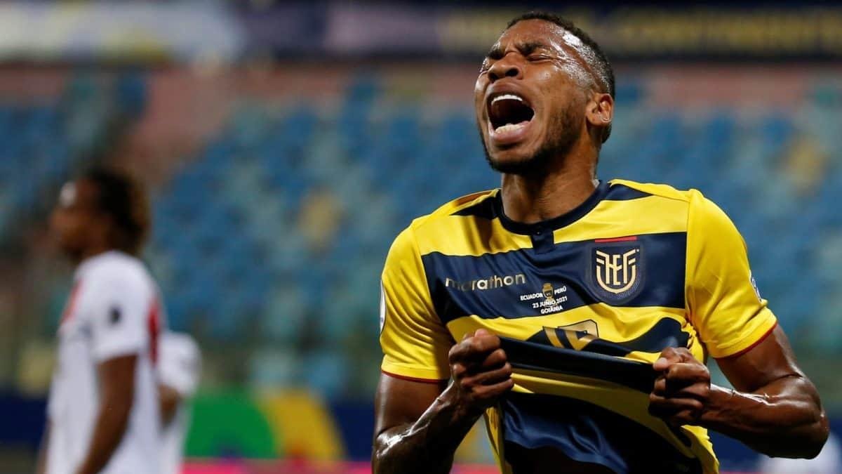 El jugador del Santos, sufrió una fractura de tibia en la pasada fecha de eliminatorias ante Perú.