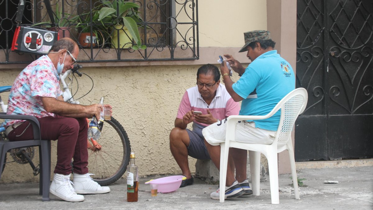 El domingo las festividades entre panas continuaron con unos traguitos, música y un montón de anécdotas que contar y compartir.