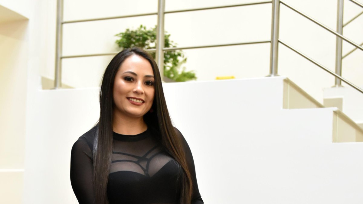 Palacios
quiere romper el estereotipo de que una cantante popular no viste con ropa moderna.