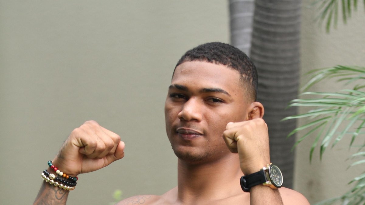 Continuará entrenando en Tijuana, México, por lo menos dos años más. A pesar de su pasado como luchador grecorromano, Michael se define como un striker