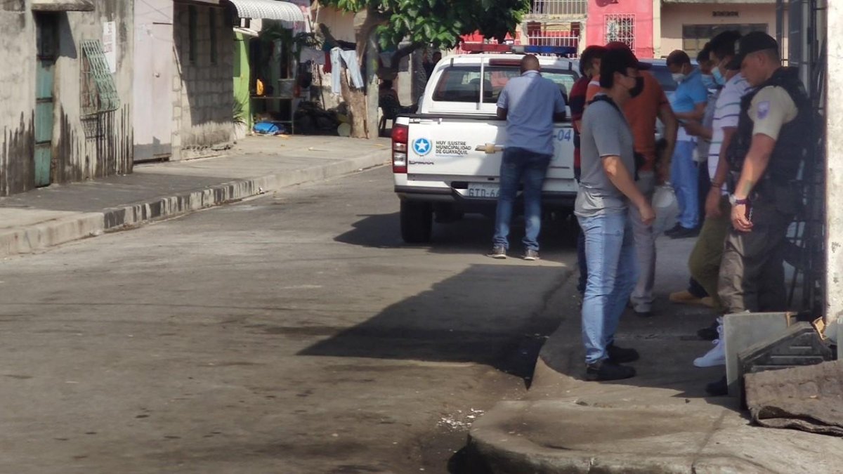 Policías llegaron a la zona para indagar sobre este nuevo crimen. Según información preliminar, la víctima habría recibido cuatro disparos.