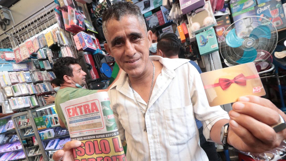 Rolando Ordeñana se mandó un show a lo Julio Jaramillo.