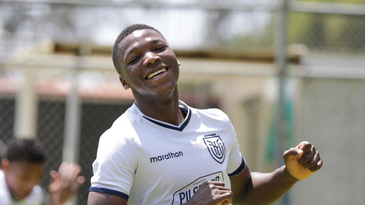 Moisés Caicedo estará en el medio campo de Ecuador ante Chile.