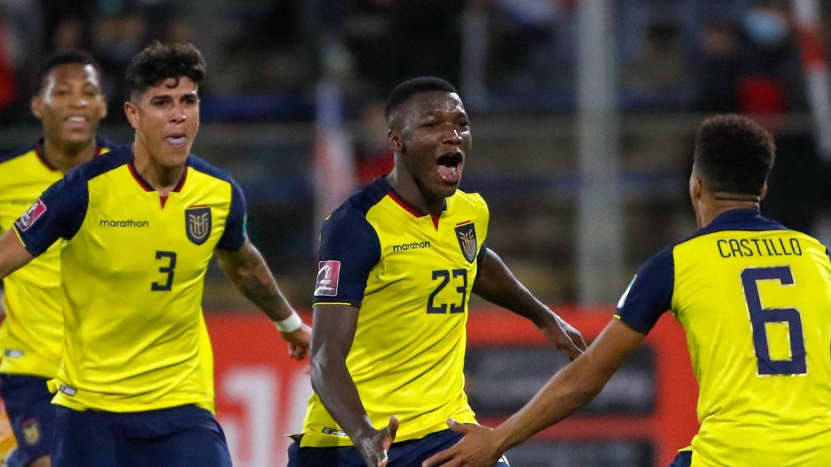 Gente joven: Castillo, Caicedo, Hincapié y Plata.