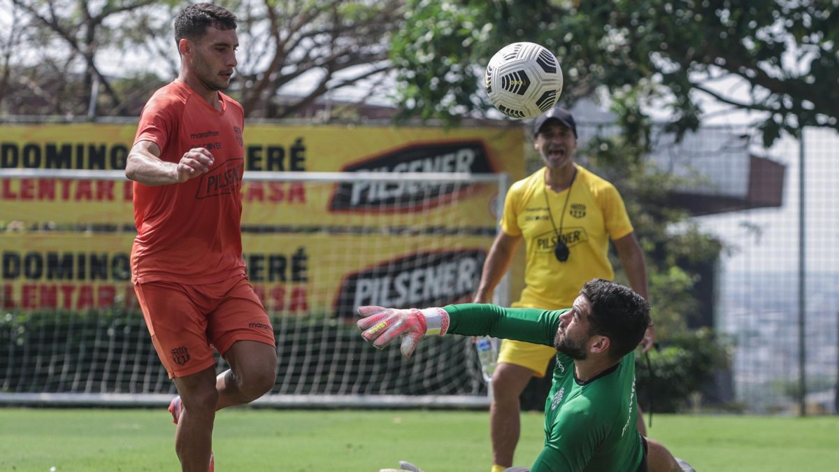 Emmanuel Martínez listo para el último partido en el estadio Banco Pichincha ante Católica.