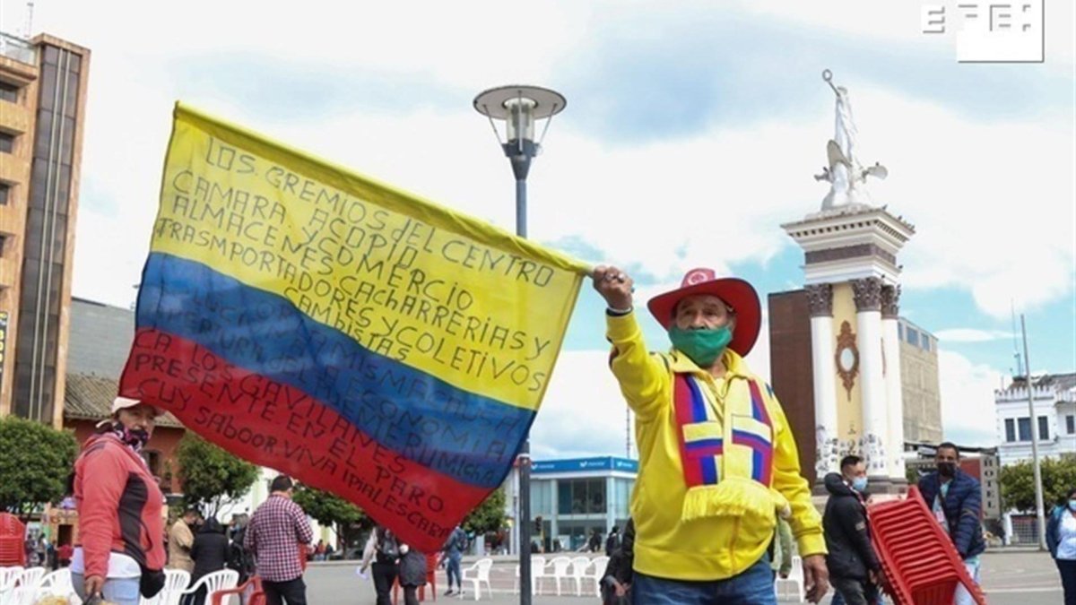 Un hombre fue registrado este miércoles al protestar por la decisión de los Gobiernos de Colombia y Ecuador de mantener clausurada la frontera a raíz de la variante de la covid-19 ómicron