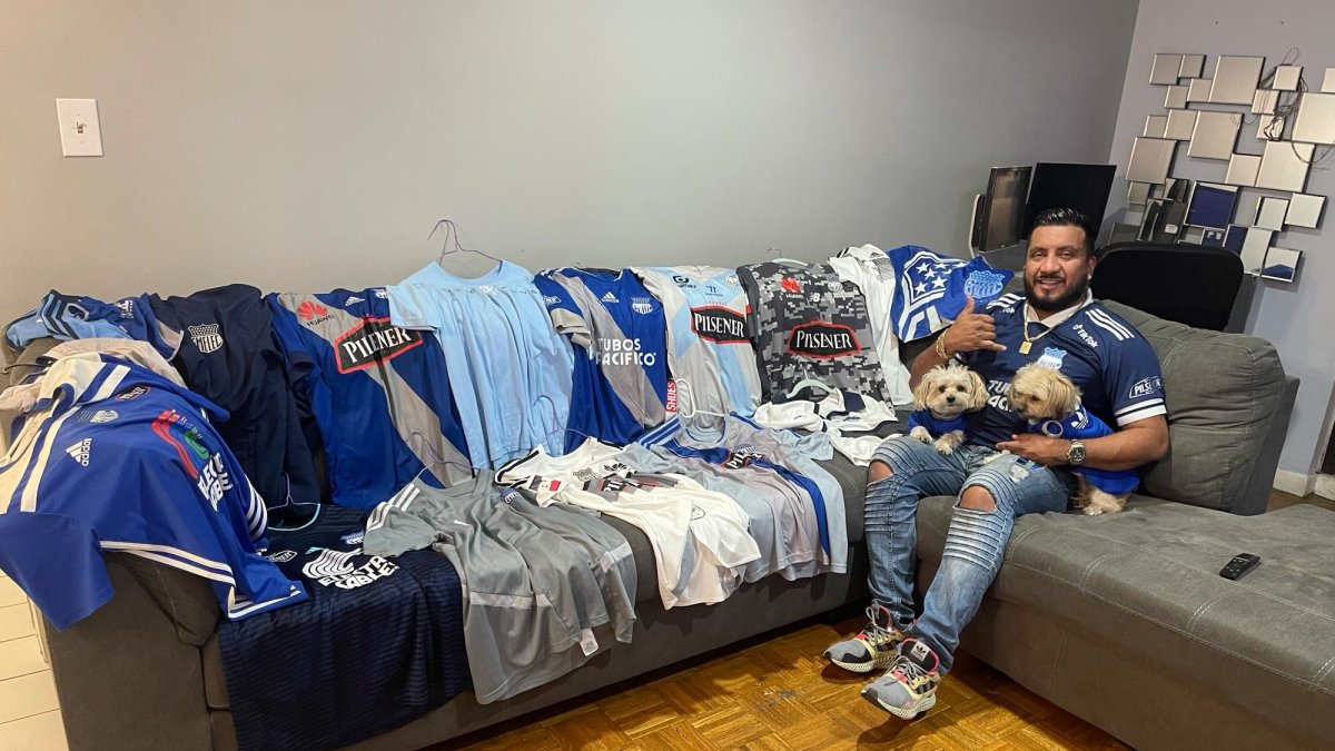 Redrovan se fue a vivir a Alemania y luego a Estados Unidos, pero su amor por el Bombillo es tan grande, que tiene una colección de camisetas y hasta sus mascotas son azules.