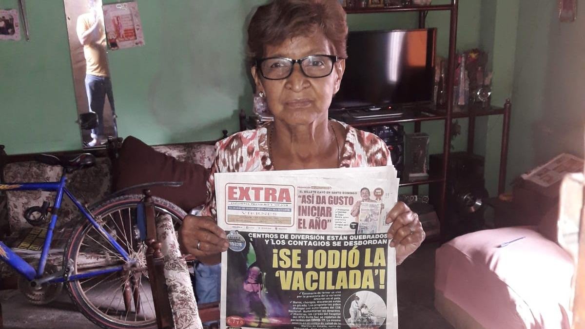 Ella vende distinta mercadería para solventar los gastos de su hogar.