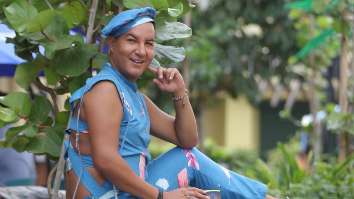 Los escotes y las transparencias son parte de su estilo.