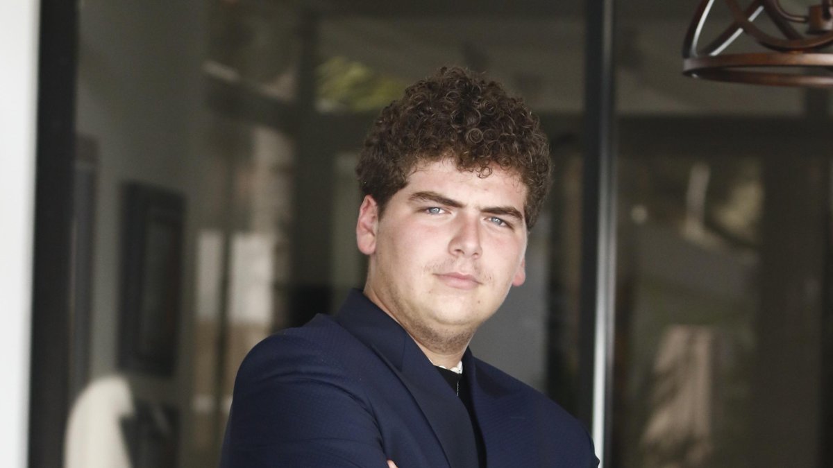 Regresará a España

el 26 de este mes y continuará haciendo el programa radial, desde allá, por lo que llegará a adecuar su departamento como una cabina radial.