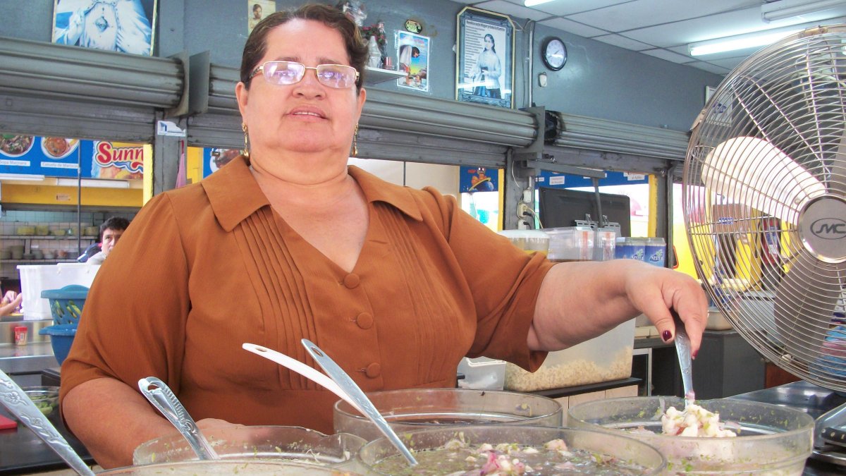 Sus ceviches la convirtieron en uno de los personajes más populares de Santa Elena.