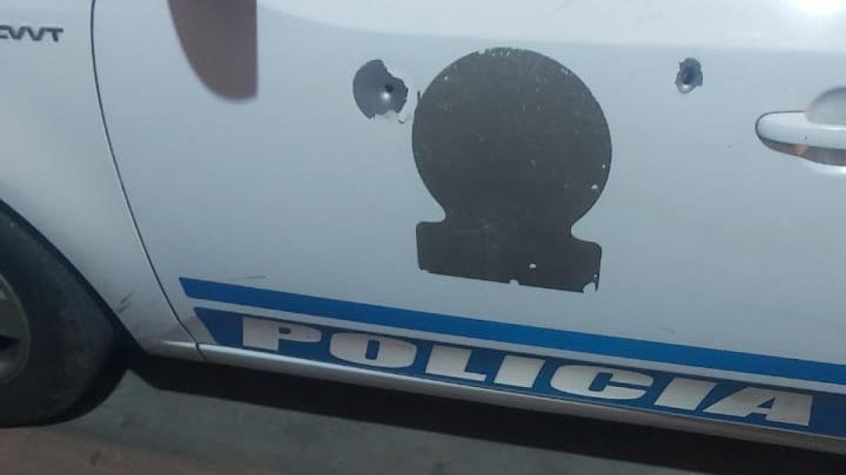 No hubo víctimas; sin embargo, un patrullero policial fue baleado. Los delincuentes huyeron por el río.