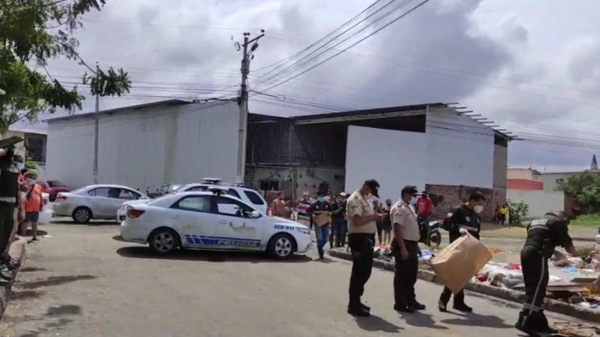 La Policía llegó al lugar para conocer del macabro hallazgo.