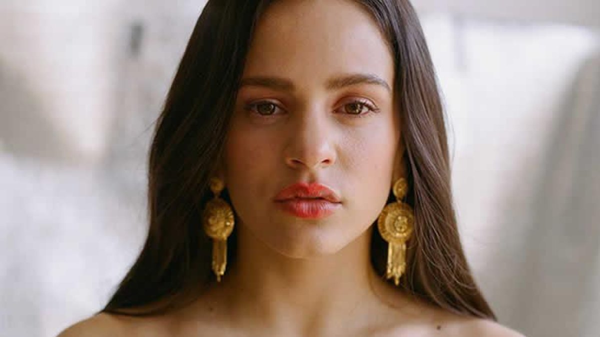 Rosalía posó desnuda para una revista.