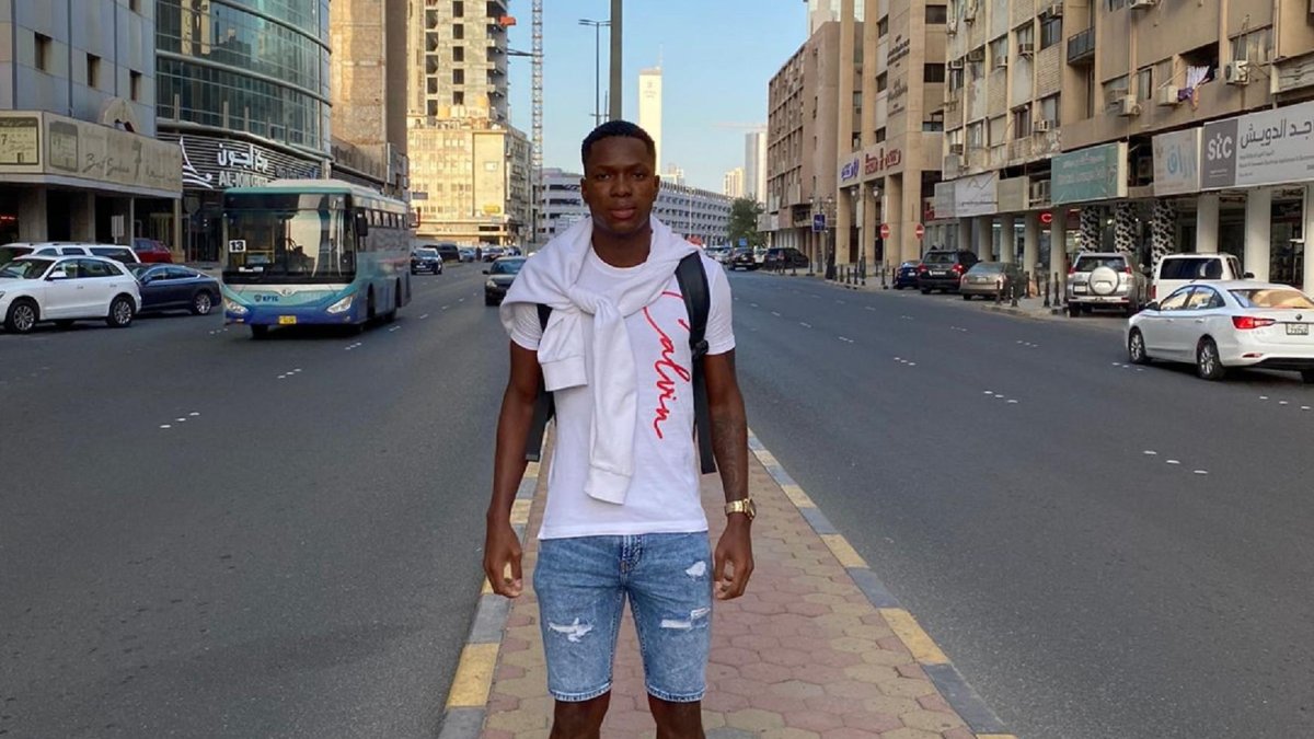 Jerry León un ecuatoriano que juega en el fútbol de Kuwait