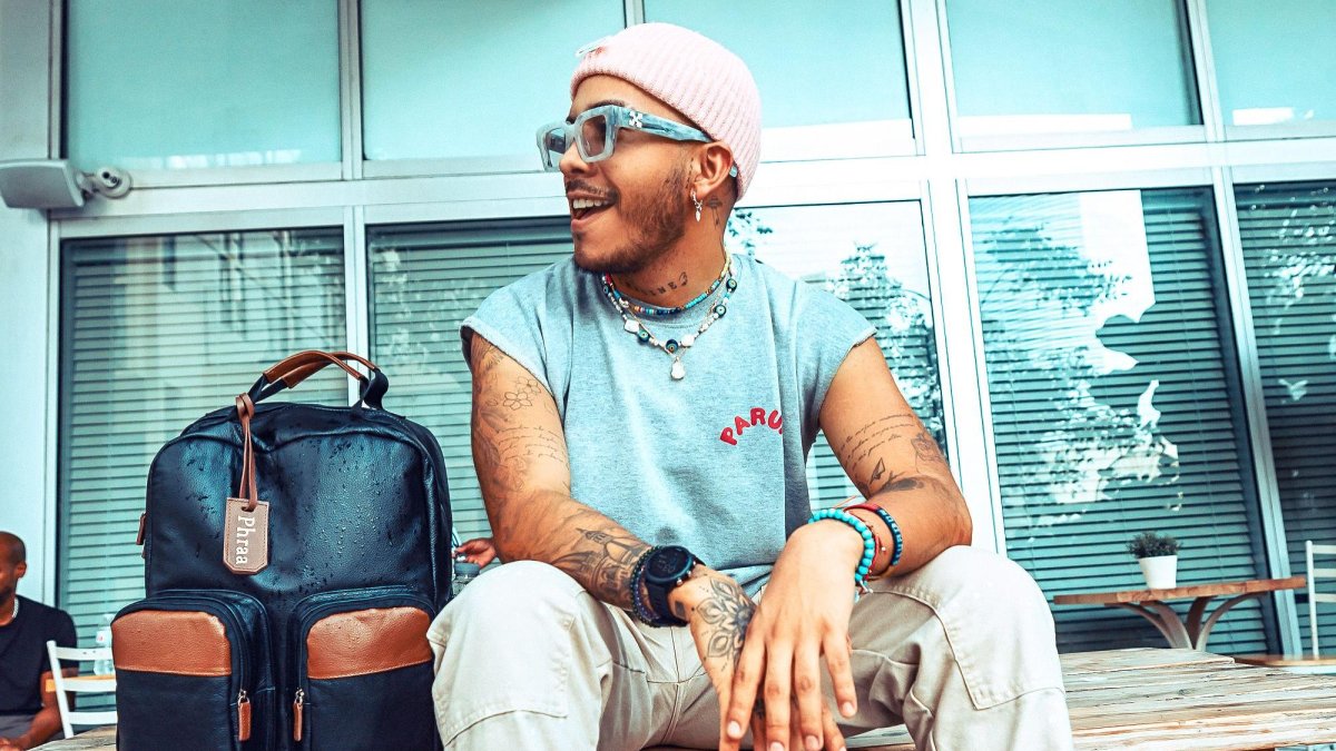 Para su lente han posado: Prince Royce, Karol G y Camilo.