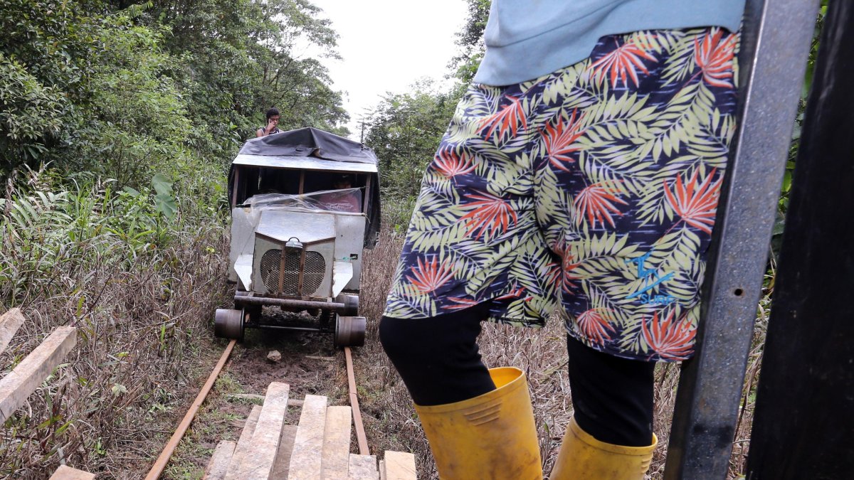 Antes de los truckets, los comuneros se idearon unas carretillas, pero solo ahorraron una cuarta parte del tiempo en la movilización.