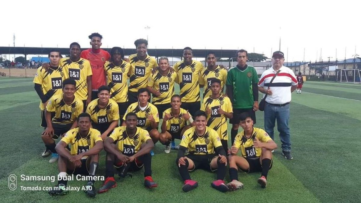 Monarcas y uno de sus equipos, con participación en varios torneos.