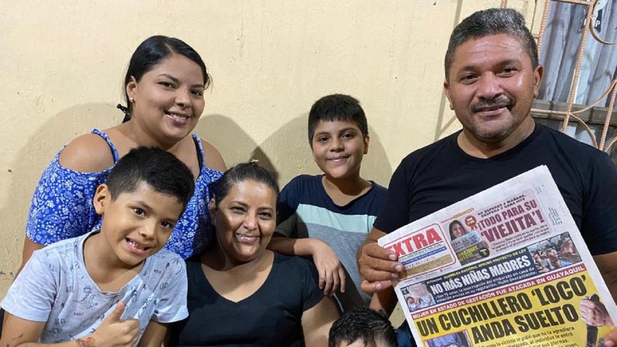 Felicidad con EXTRA: Fernanda Triguero (hija) Yadira Súñiga (mamá) Julio Triguero (papá) Emanuel Triguero Súñiga (hijo) y los nietos Luis Fernando y Ángel Eduardo Valverde Triguero.