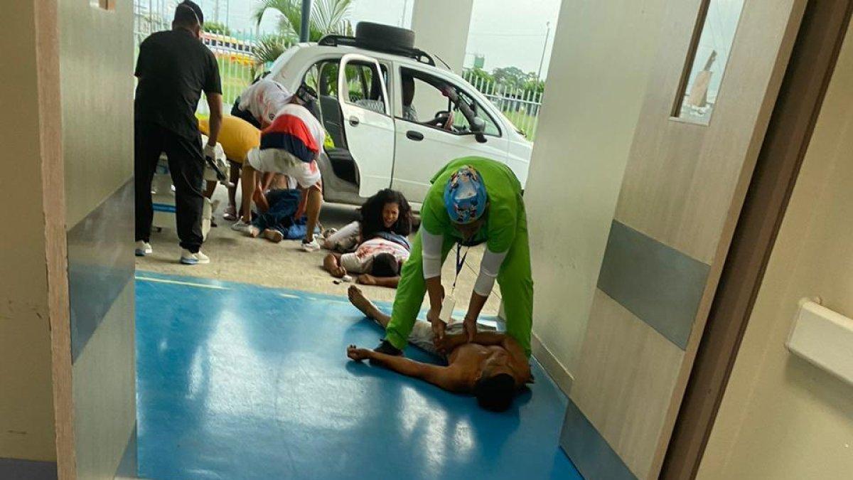 El ambiente se puso tenso en la casa de salud porque los familiares pedían atención.