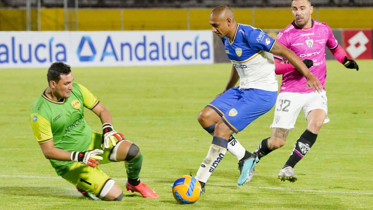 Polémicas decisiones arbitrales y la necesidad del VAR salieron a la palestra por el juego entre Cumbayá e Independiente del Valle.