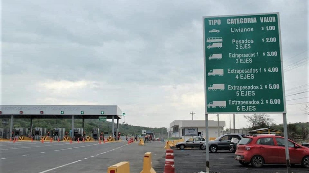 La estación de pontazgo en el límite entre Guayas y Santa Elena es motivo de descontento para un colectivo urbano de la península. 