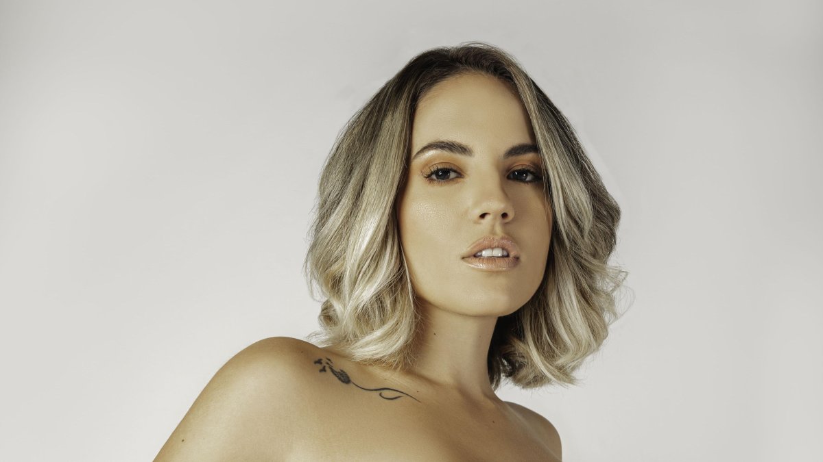 La artista le canta a las mujeres. Ella también es reconocida en el mundo de la actuación.