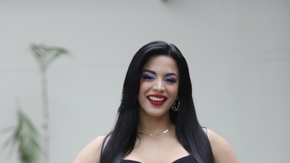 Hace videos en Youtube (LissCedeno TV), en los que busca profesionales que ayuden en belleza, salud y ejercicios.