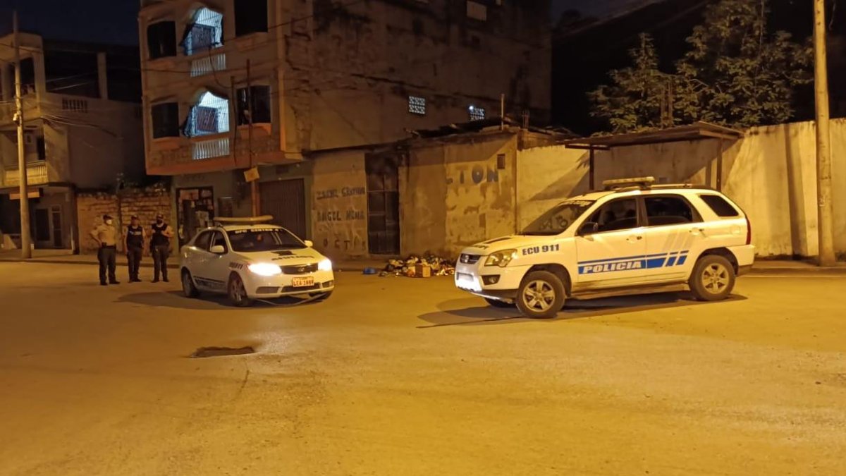 Agentes policiales acudieron a la Primavera 2, luego de que se reportara el hallazgo de una cabeza humana.