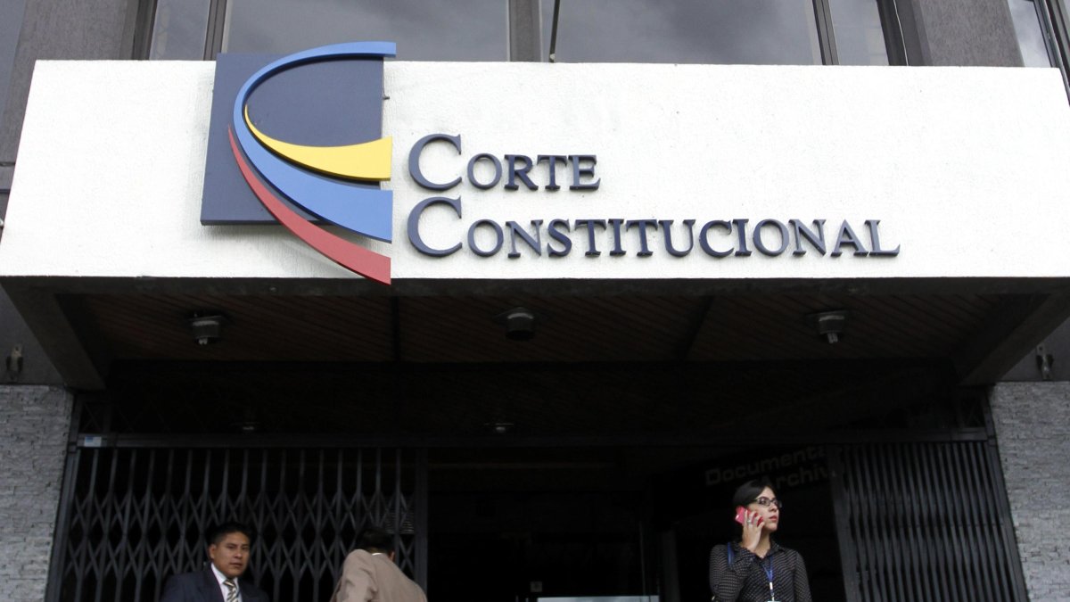 La moción, presentada por la asambleísta Johanna Moreira, fue aprobada con 75 votos a favor, 49 en contra y 11 abstenciones.